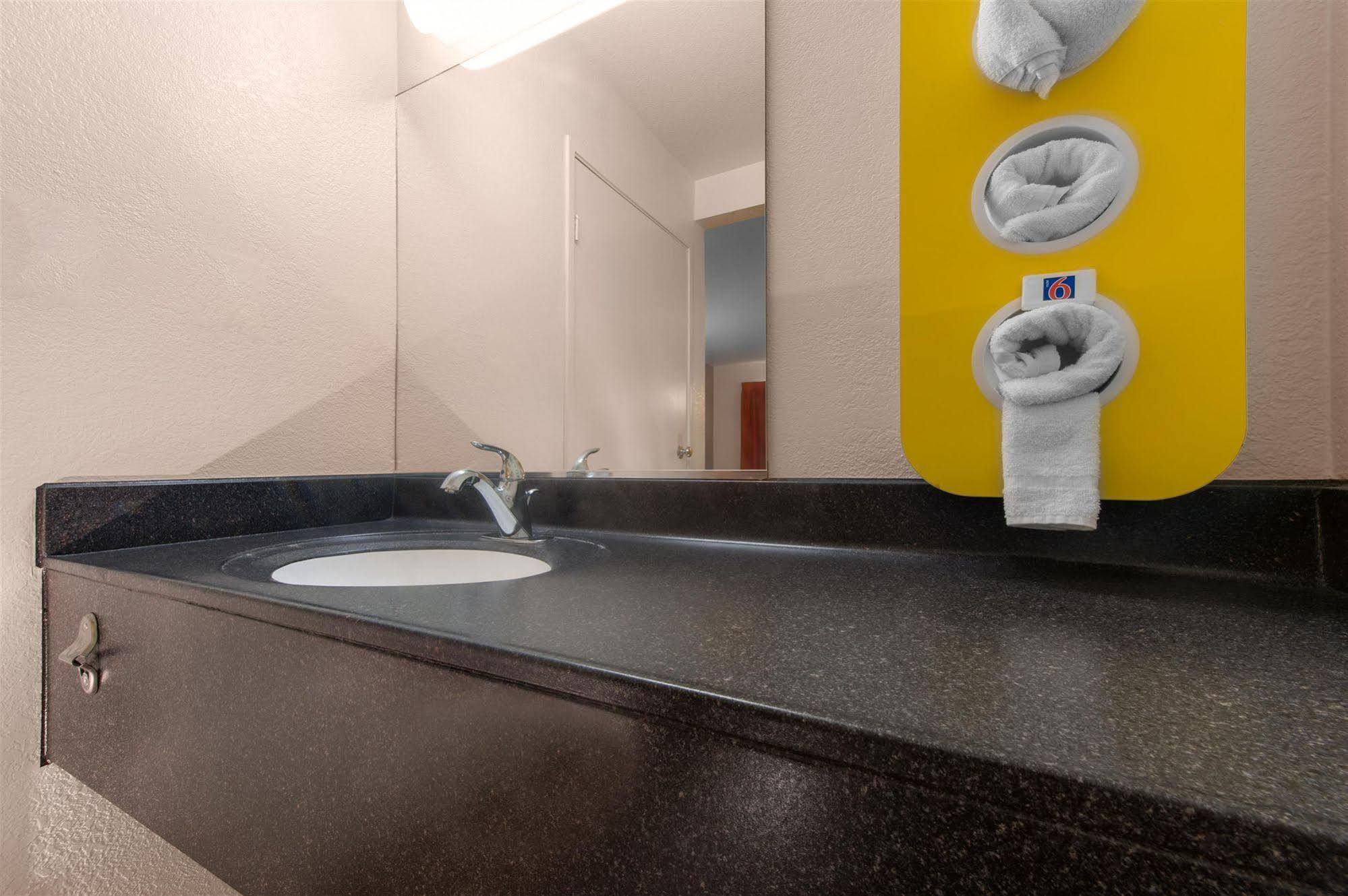 Motel 6-Bismarck, Nd מראה חיצוני תמונה